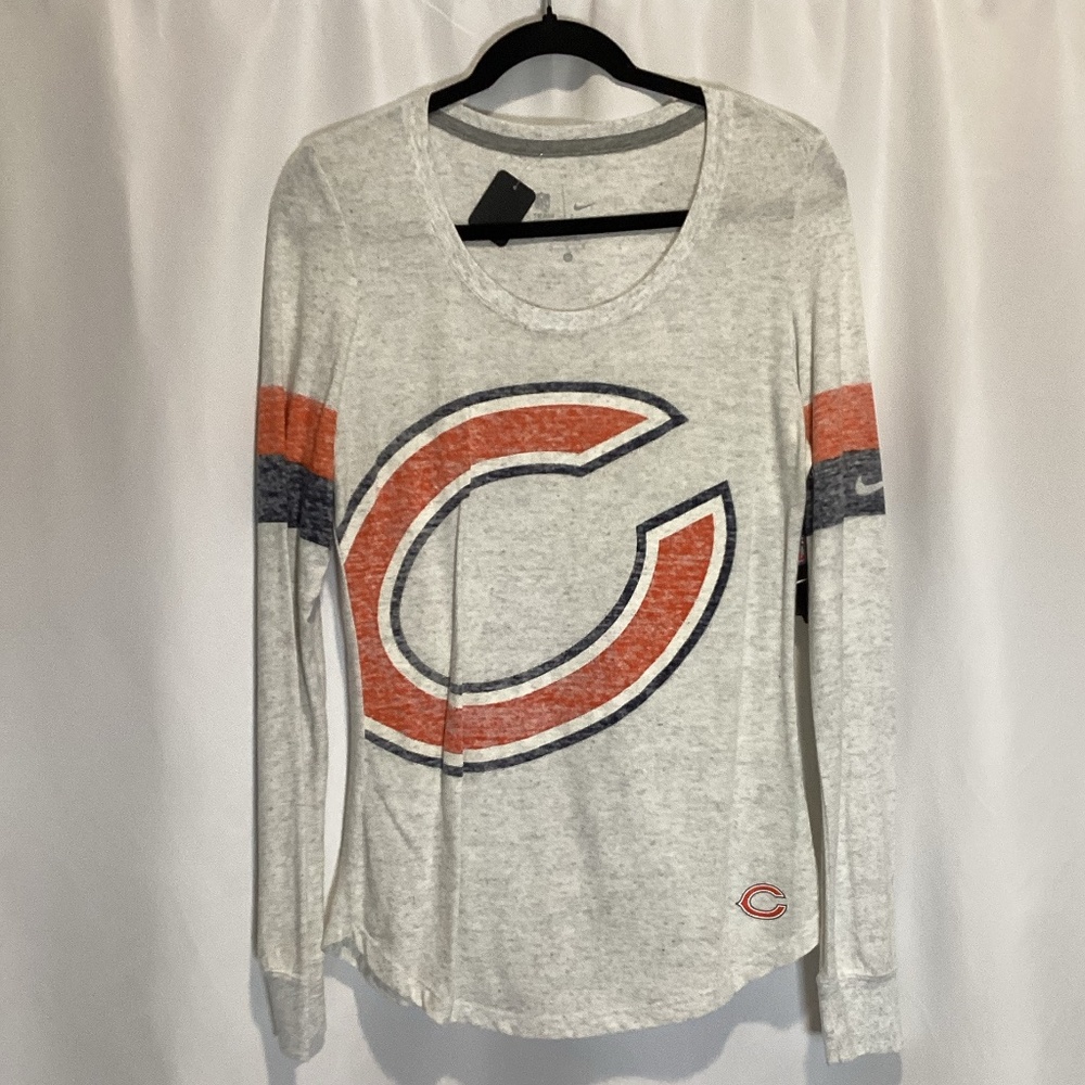 1249. Women’s Nike Chicago Bears Long Sleeve Tee Gray NWT Medium